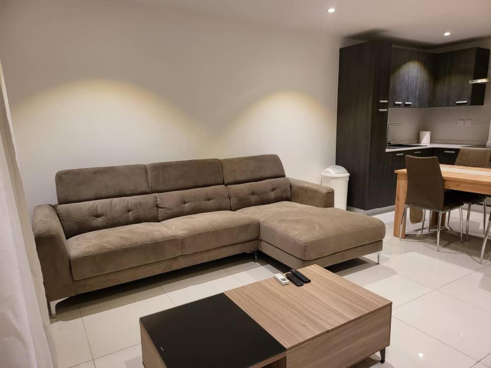 Riviera Residence By Cozy Accra Luaran gambar